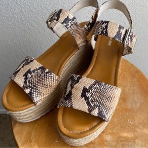 Gianni Bini Women's multi snake print platform espadrille Sandals size 10M